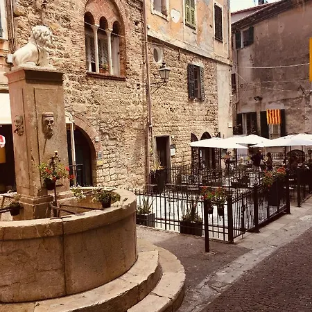 Le Trifore